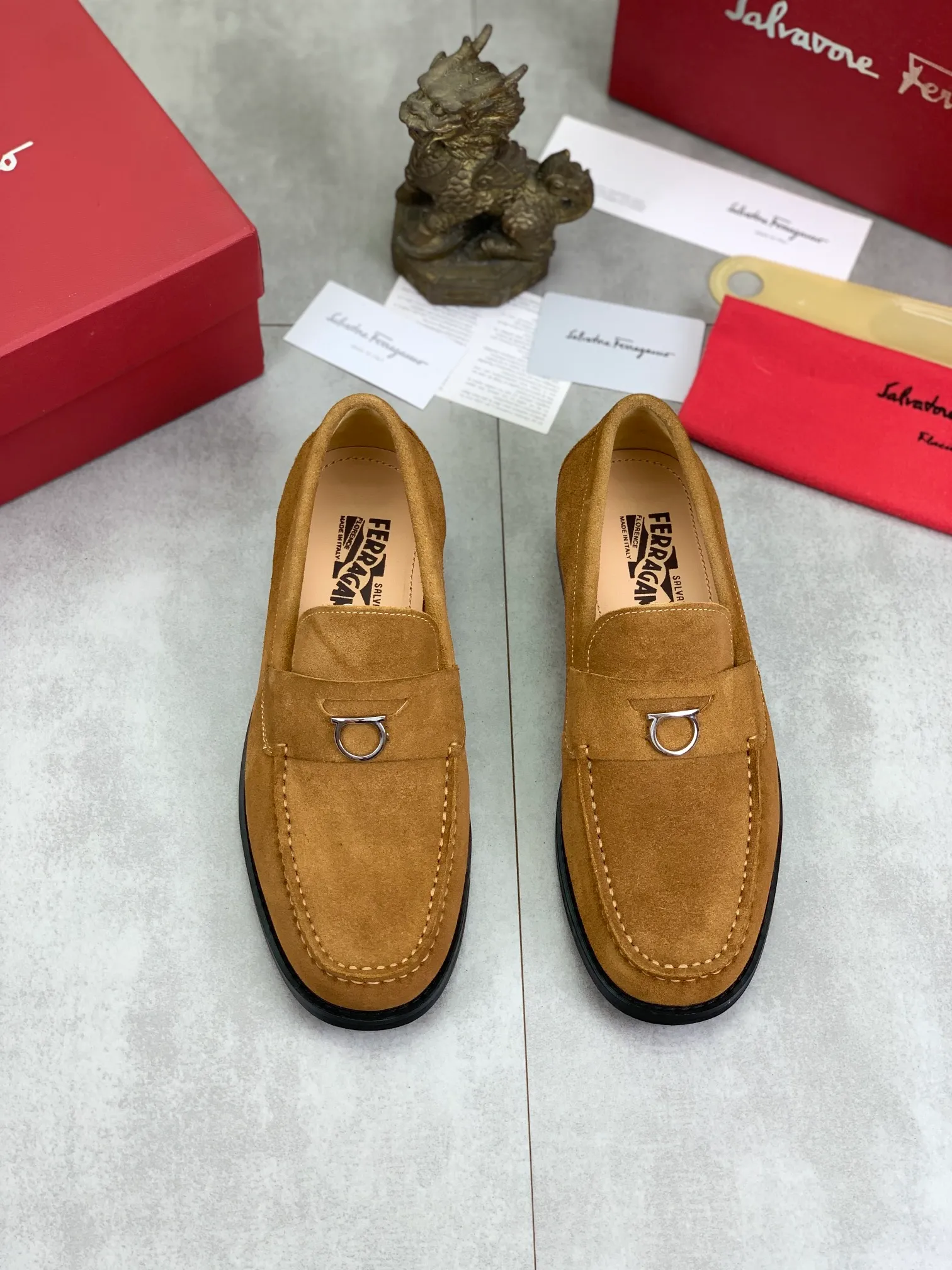 Men's Men's Shoes 💰P460💰[New Style] Water-dyed Niuli 🆘[Salvatore Ferragamo] Ferragamo's latest casual business leather shoes for men! Available at counters simultaneously! The fabric is made of specially imported original calfskin, the lining is made of imported water-dyed cowhide, and the original combination outsole is absolutely luxurious and leads the fashion trend. Matching code: 38-45; black or blue optional